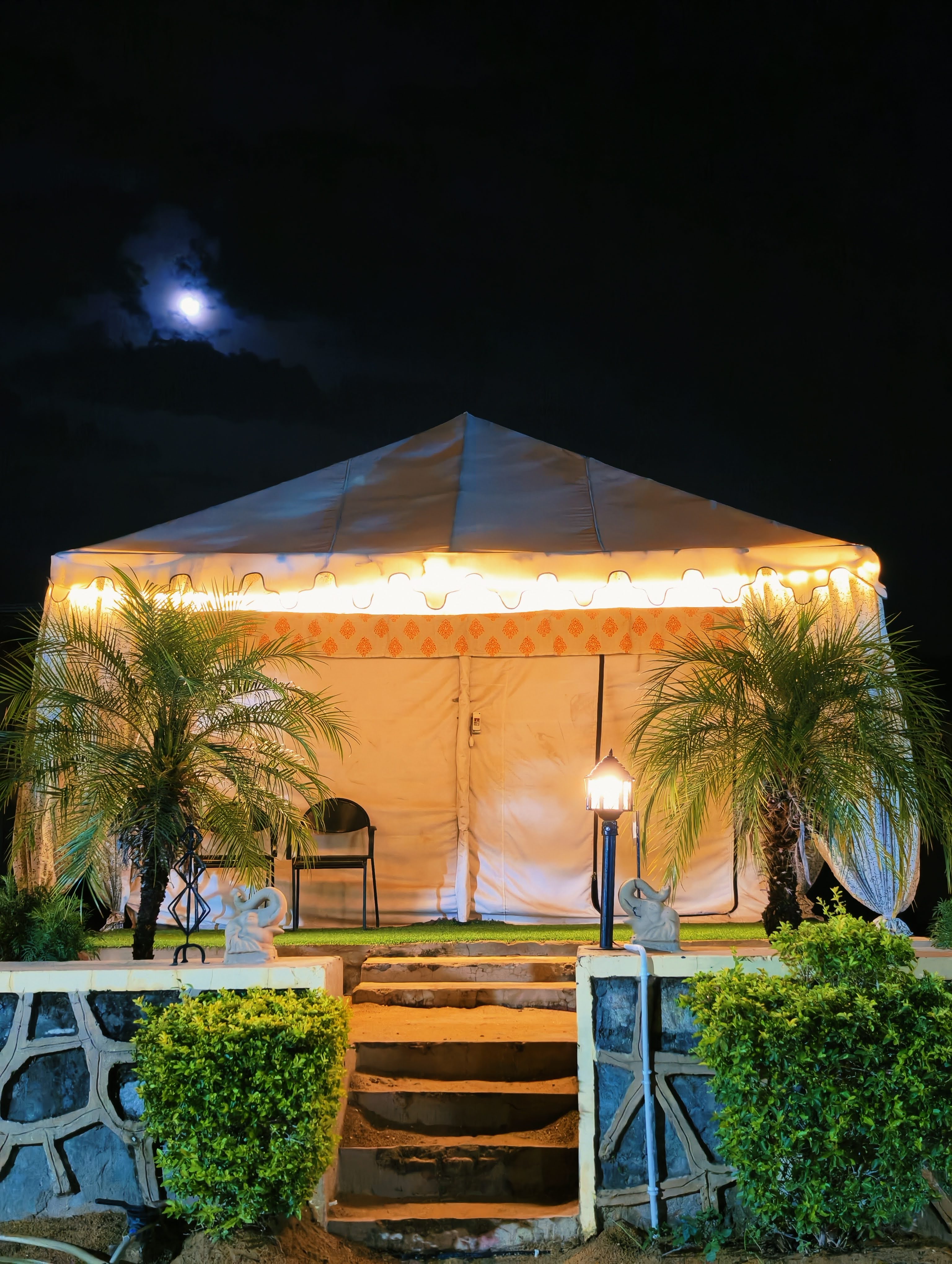 Where desert nights come alive with lights, music, bonfire & Rajasthani charm. ✨